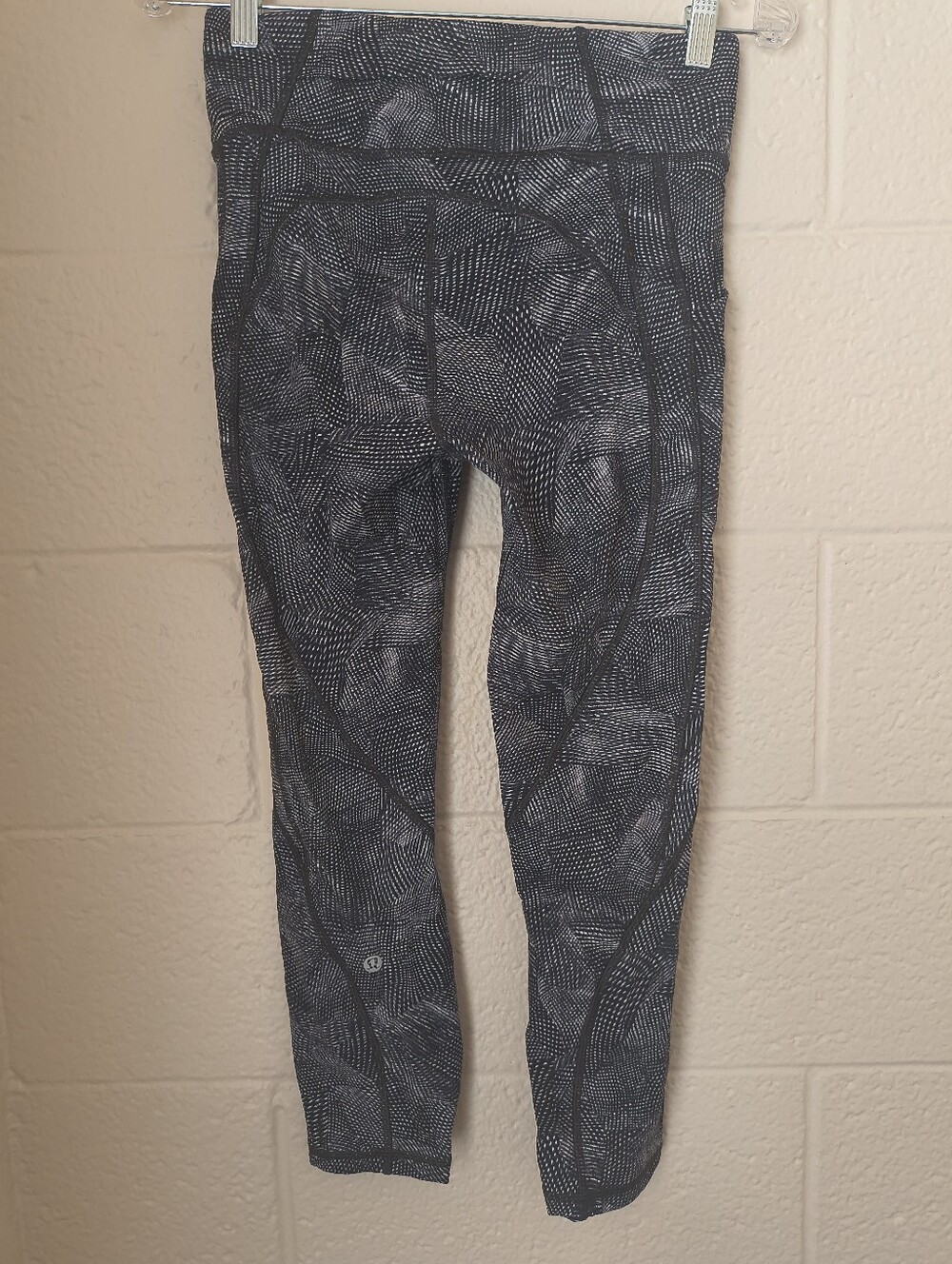 Lululemon workout Tights - Size 6 - Picture 5 of 6